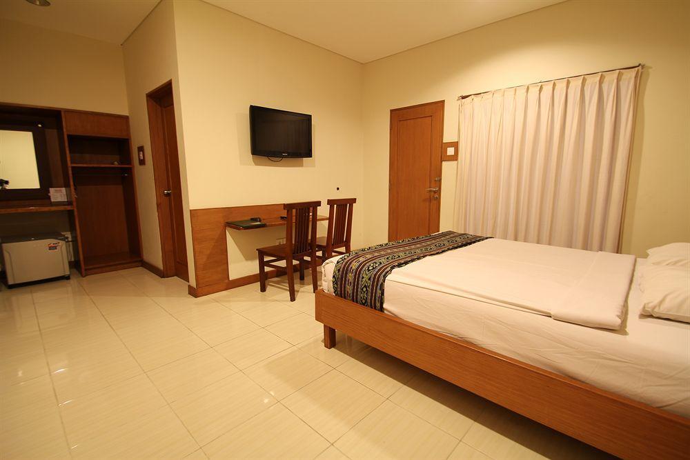 Paradiso Beach Inn Кута Екстер'єр фото